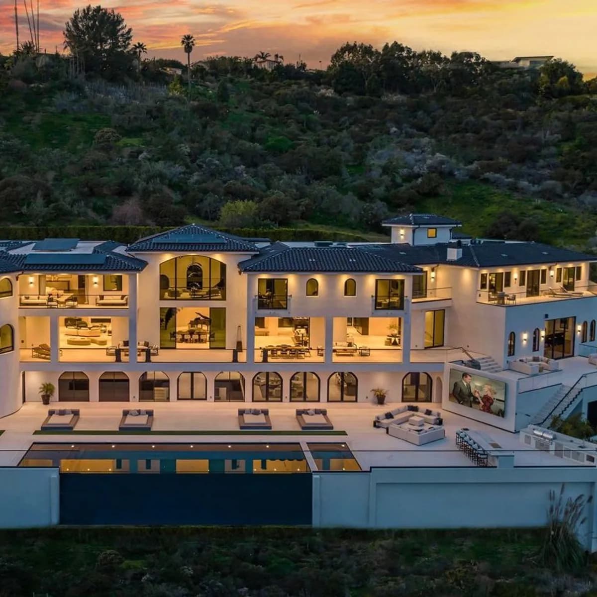 L.A Mega Mansion (8 bd, 20 ba)